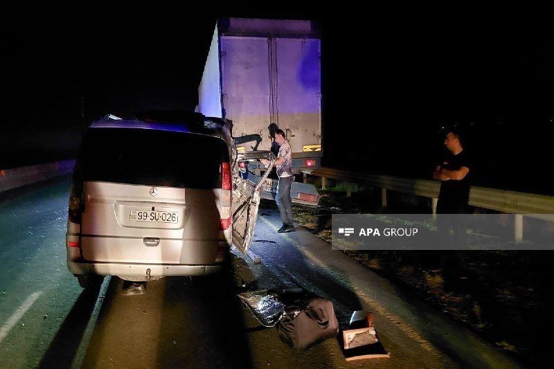 Lənkəranda “Mercedes Vito” TIR-a çırpılıb: ölənlər var