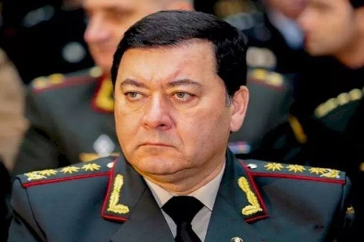 Nəcməddin Sadıkova 21 min manatlıq armudu stəkan alan polkovnikin məhkəməsi başladı