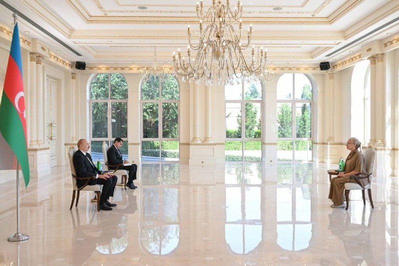 Prezident İlham Əliyev İsveçin Azərbaycana yeni təyin olunmuş səfirini qəbul edib