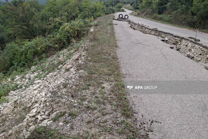 Qubada torpaq sürüşməsi olub