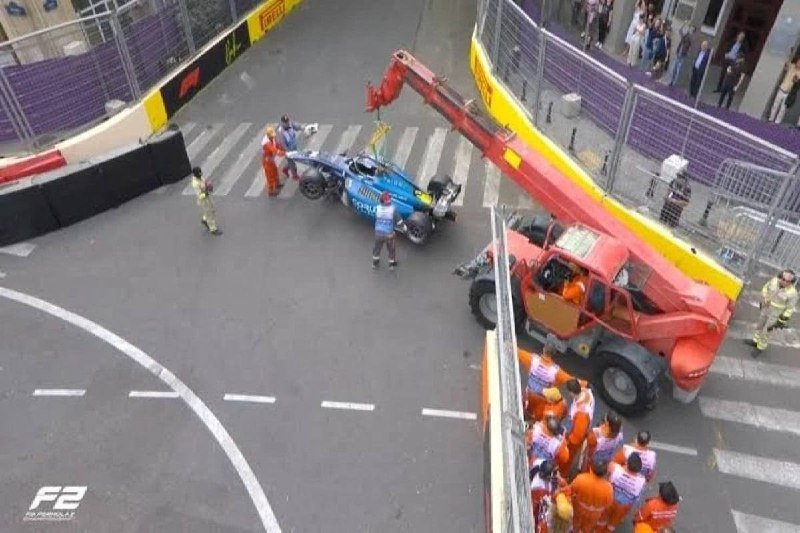 Bakıda keçirilən Formula 2 üzrə Azərbaycan Qran-prisinin sprint yarışında zəncirvari qəza baş verib.