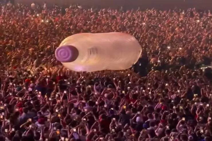KETİ PERRİ BAKIDA KONSERT VERİB