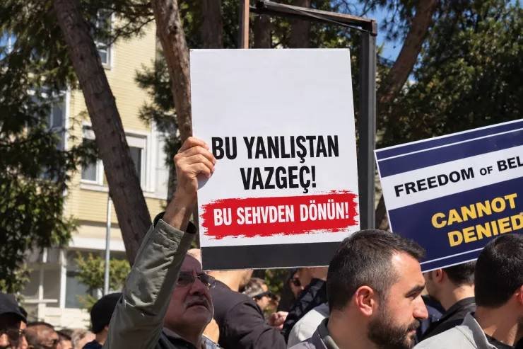 Azərbaycanın İstanbul Konsulluğu qarşısına gedənlər kimlərdir?